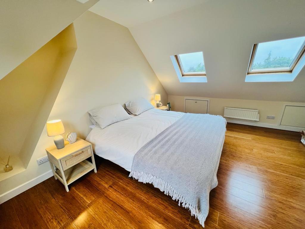 Family Home In Hampshire - Sleeps Up To 9 People With 3 Parking Spaces Winchester Exterior photo